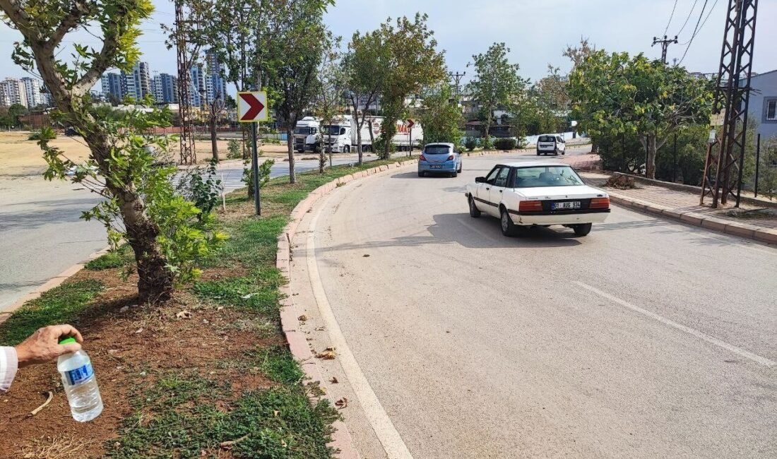 Adana’nın Seyhan ilçesinde bir esnaf, keskin viraj nedeniyle Mehmet Fuat