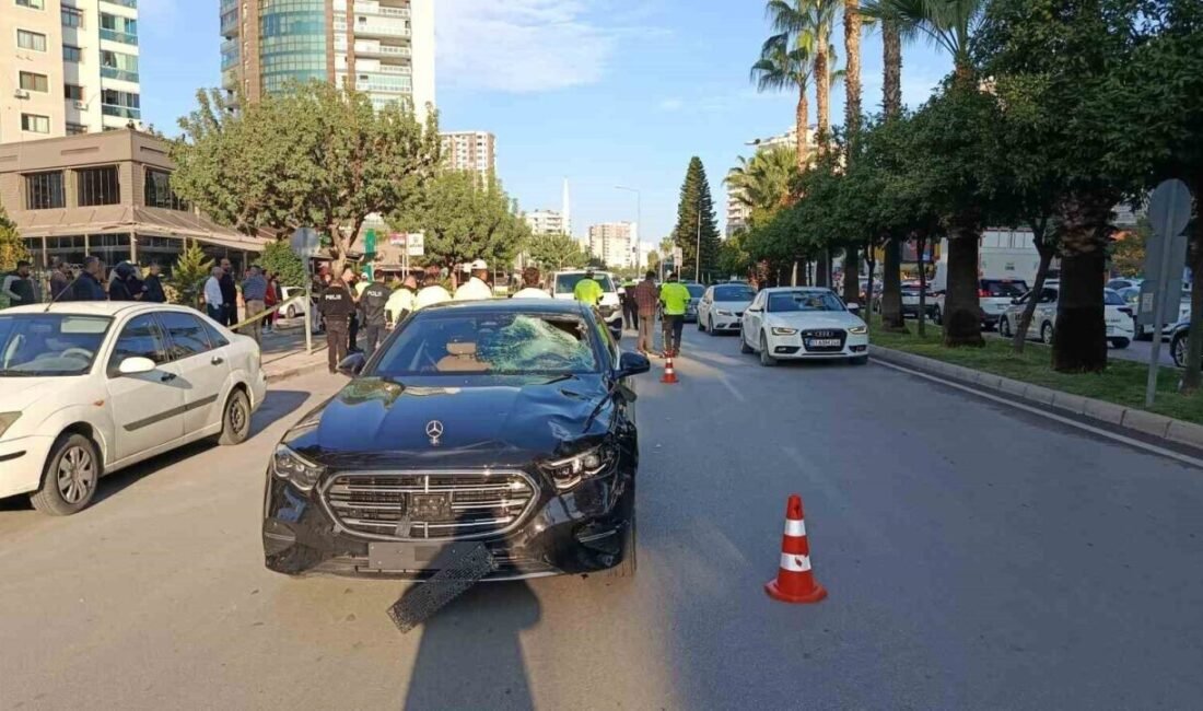 Adana’da yaya geçidinden bisikletiyle karşıya geçmek isteyen 12 yaşındaki çocuk,