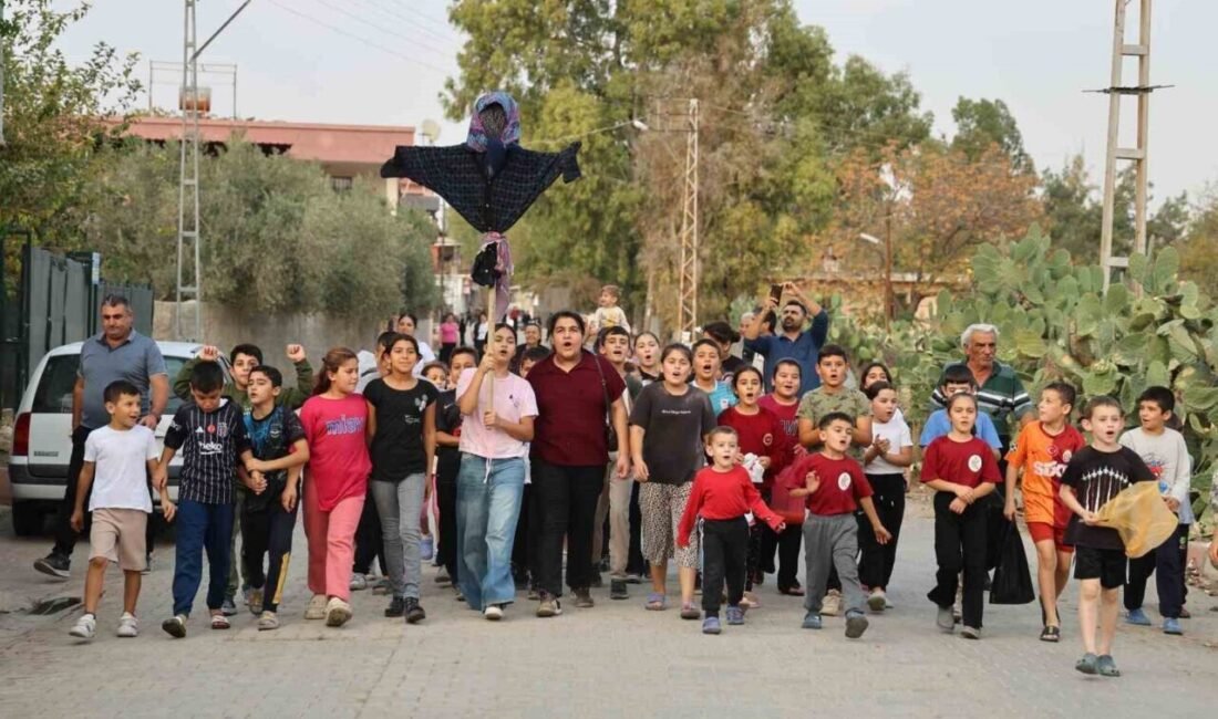 Adana’da asırlık geleneklerini unutmayan çocuklar, ‘Bodi’ ismini verdikleri maketleriyle birlikte