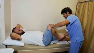 Antalya’da yamaç paraşütü yaparken ağaca takılan ve 1.5 saat havada