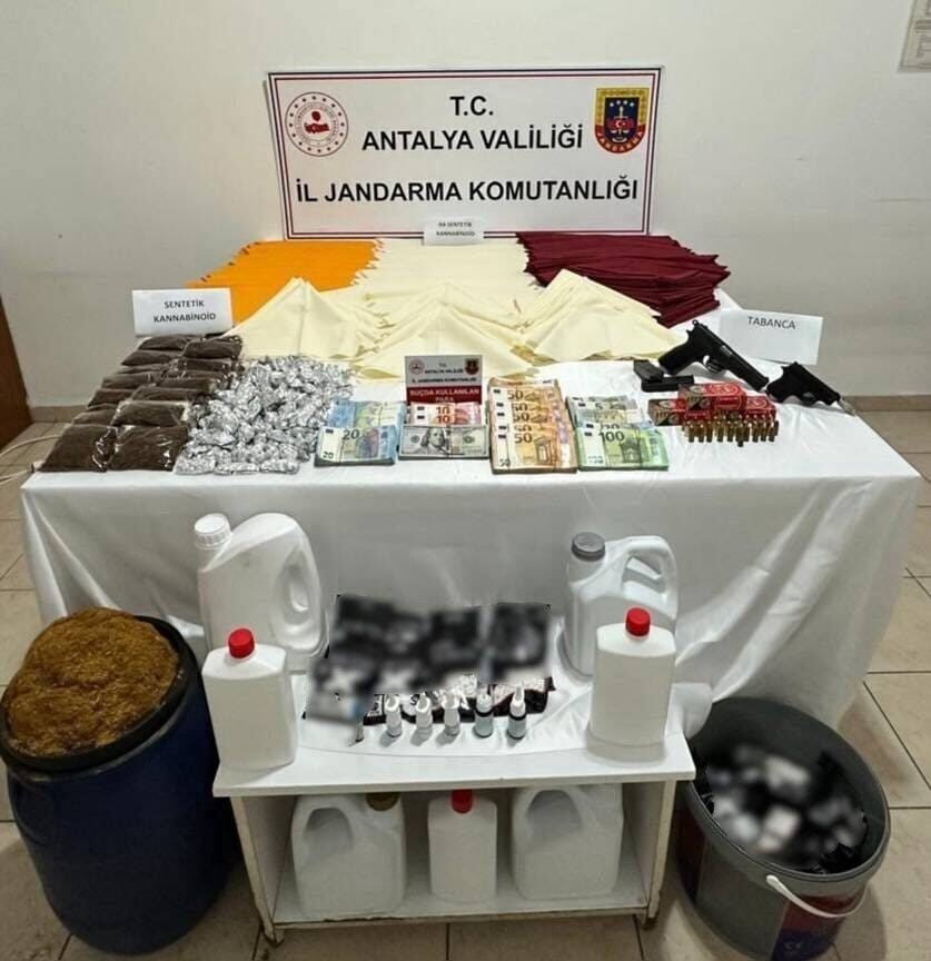 Antalya’nın Alanya ilçesinde uyuşturucuyla mücadeleye yönelik düzenlenen operasyonda çok miktarda