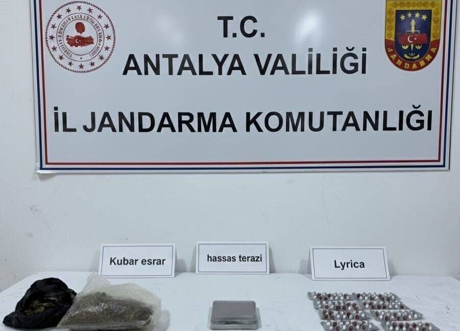 Antalya’nın Alanya ilçesinde jandarmanın gerçekleştirdiği operasyonda bir şüphelinin evinde yapılan