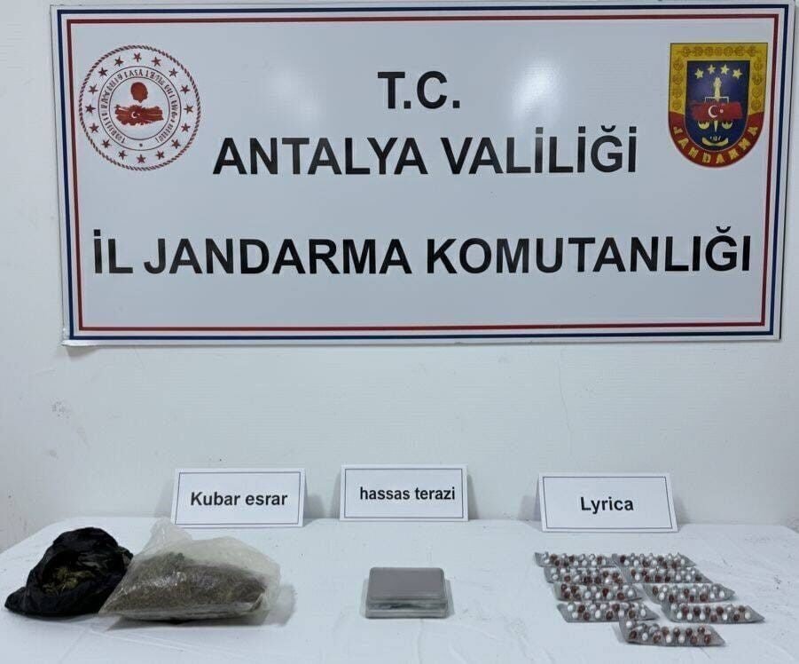 Antalya’nın Alanya ilçesinde jandarmanın gerçekleştirdiği operasyonda bir şüphelinin evinde yapılan