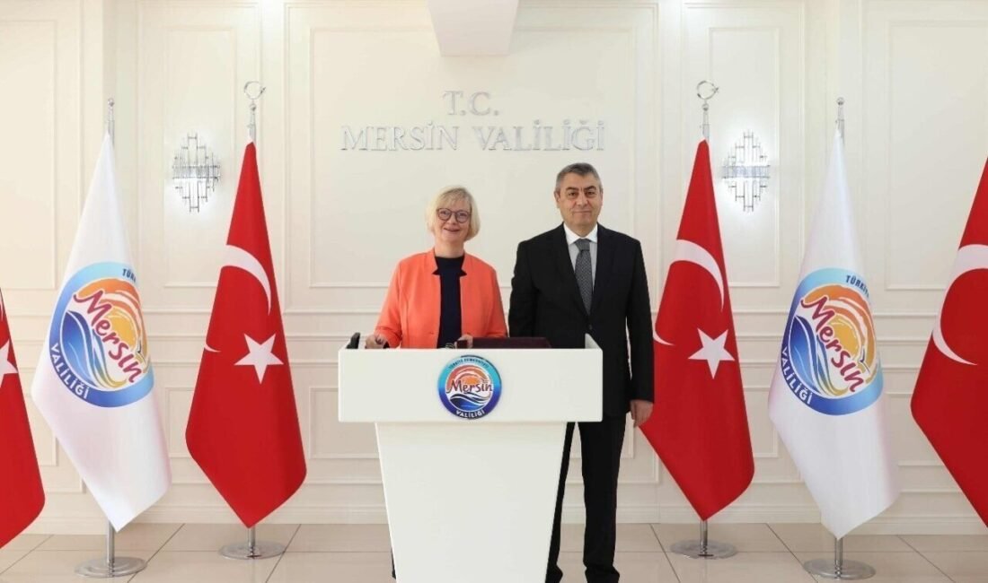 Mersin Valisi Atilla Toros, çeşitli temaslarda bulunmak üzere kente gelen