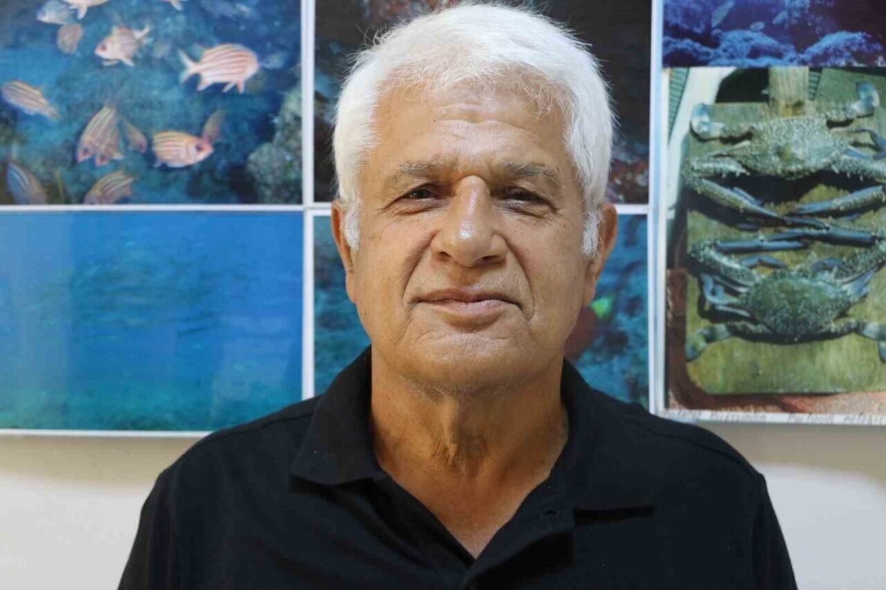 Antalya’nın Aksu ilçesi Kumköy sahilinde kıyıdan olta atan bir amatör