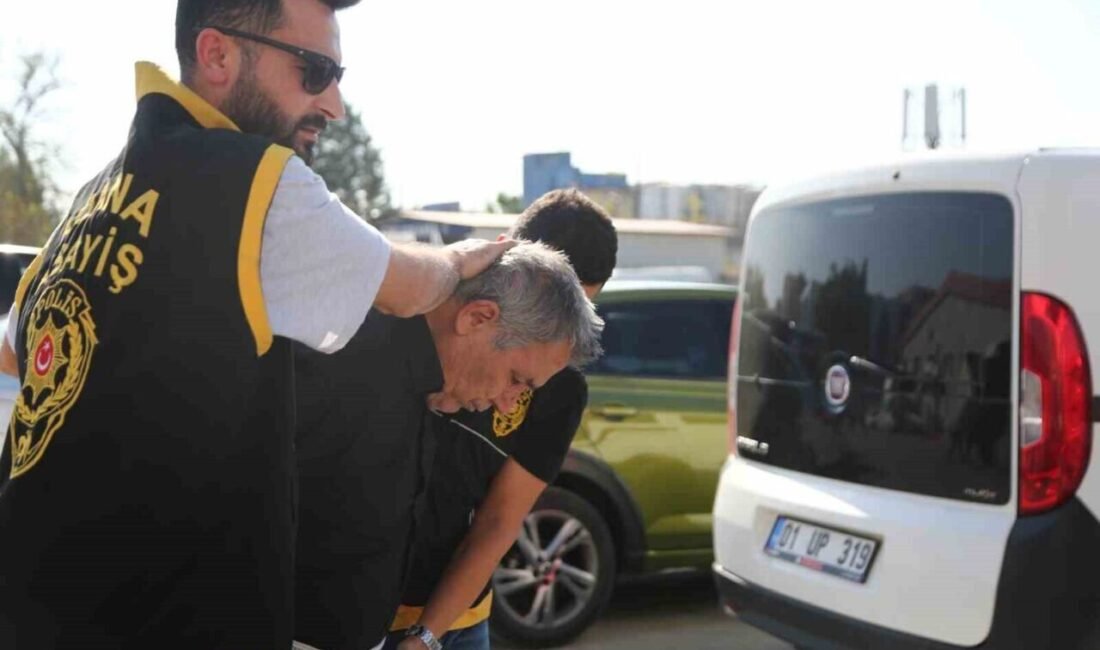 Adana’da, kahvehanede çıkan kavgada bir kişinin öldürüldüğü olayın anlık yaşanan