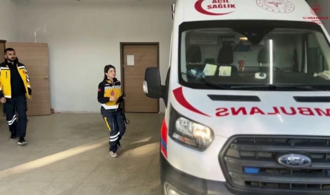 Osmaniye’de görevli Acil Tıp Teknisyeni Hilal Görür, boğazına sakız kaçan