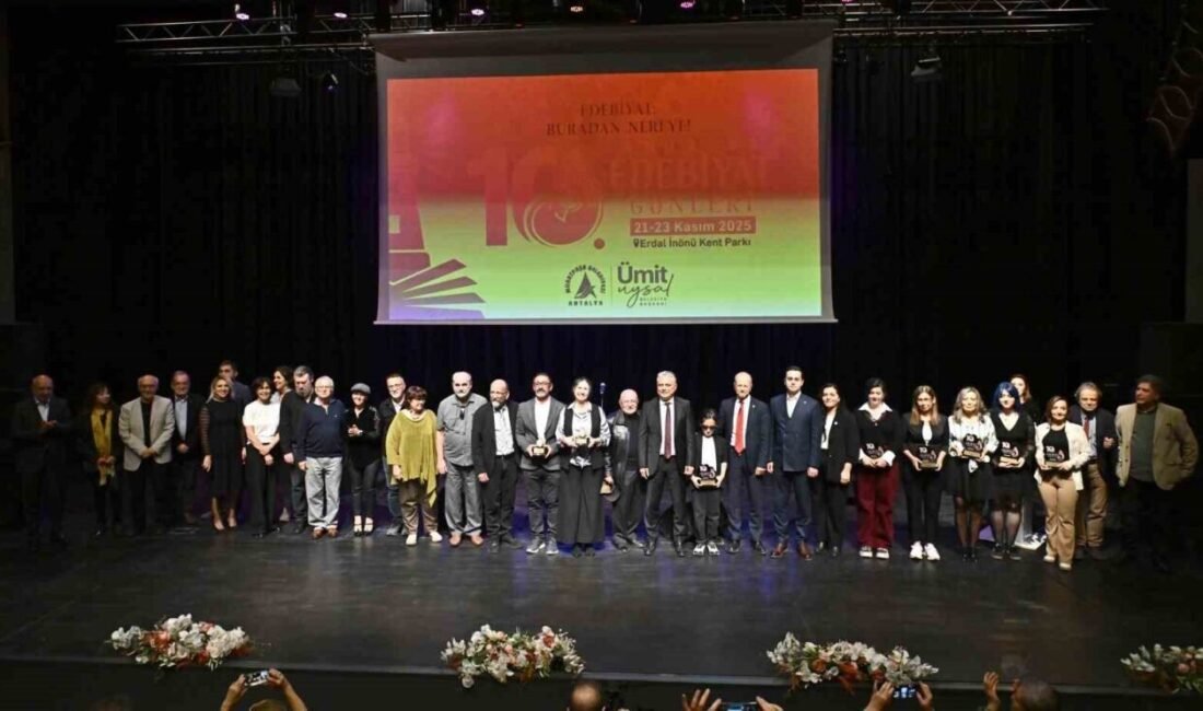 Antalya’da bu yıl 10’uncusu düzenlenen Antalya Edebiyat Günleri, Türkan Şoray