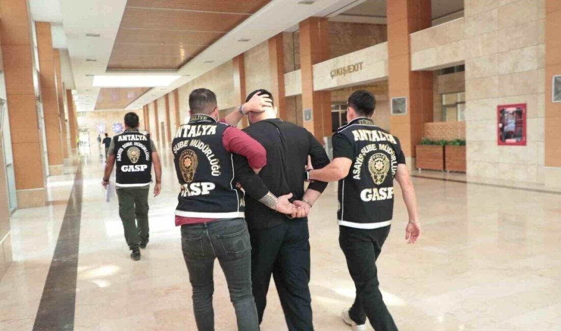 Antalya’da polis ekipleri tarafından yapılan çalışmada, 18 yıl 7 ay