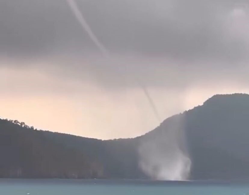 Antalya’nın Kumluca ilçesinde denizin üzerinde iki ayrı noktada ortaya çıkan