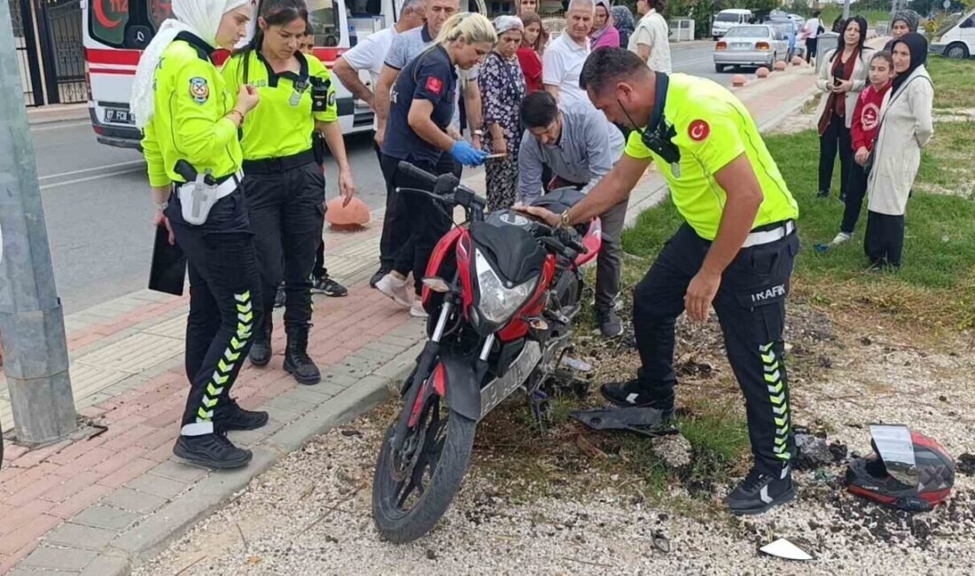 Antalya’nın Manavgat ilçesinde otomobille motosikletin çarpıştığı kazada sürücüler yaralandı. Kaza,