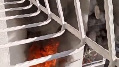 Adana’da bir apartmanın 6’ncı katında çıkan yangın cep telefonu kamerasıyla