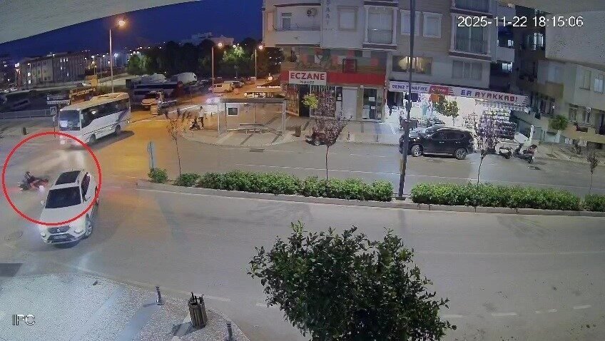 Antalya’nın Manavgat ilçesinde ‘U’ dönüşü yapan otomobile çarpmamak için fren