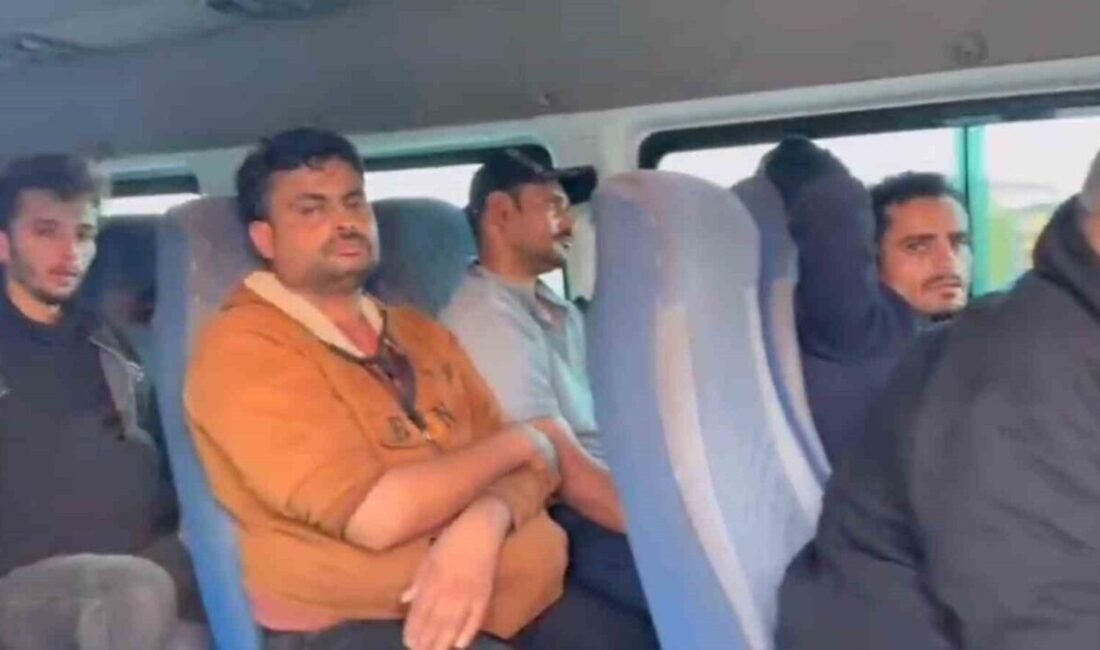 Avrupa ümidiyle yola çıkan göçmenler, Hatay’da yakalandılar Hatay’da takibe alınan minibüste, 7 kaçak göçmen yakalandı. Olayla ilgili