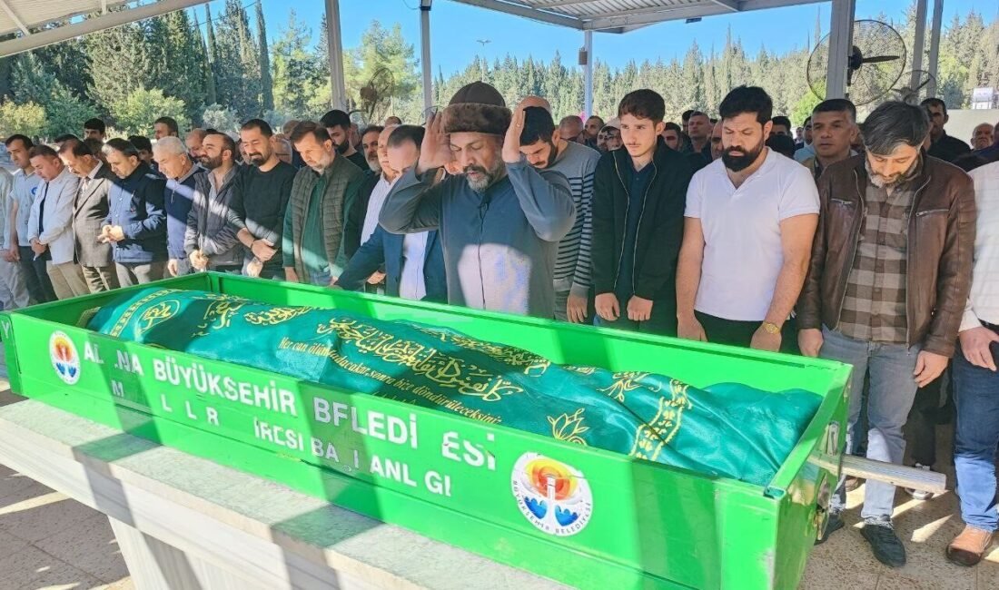 Adana’da okula giderken lüks otomobilin çarpması sonucu hayatını kaybeden 12