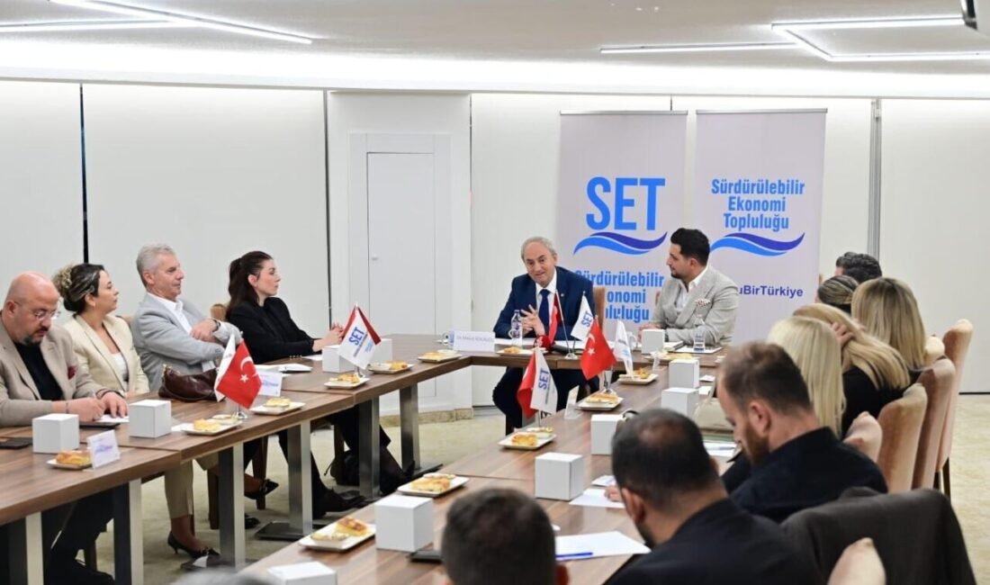 Sürdürülebilir Ekonomi Topluluğu (SET), tarafından düzenlenen toplantıda konuşan Kepez Belediye