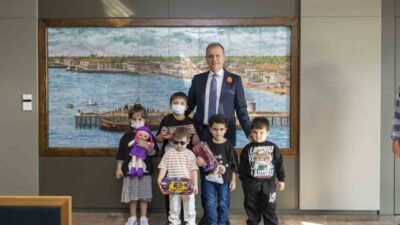 Mersin’de ‘Lösemili Çocuklar Haftası’ kapsamında çocuklar ve aileleriyle buluşan Büyükşehir