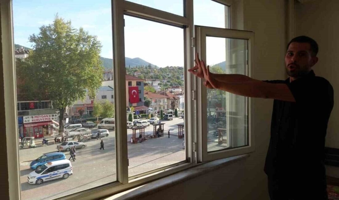 Belediye başkan yardımcısı ve meclis üyesinin vatandaşı darp ettiği iddiası Burdur’un Bucak ilçesinde Cumhuriyet Bayramı kutlama törenleri çerçevesinde düzenlenen konserde,