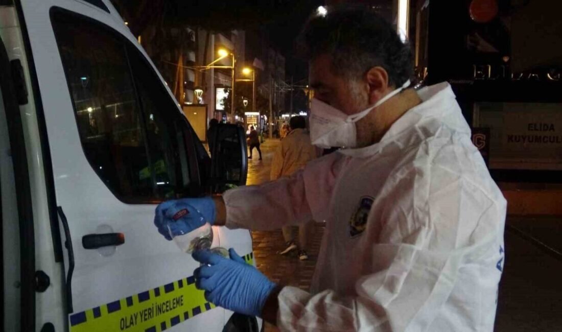 Antalya’da bir süredir binaya yayılan kötü kokunun kaynağını bulamayan vatandaşların