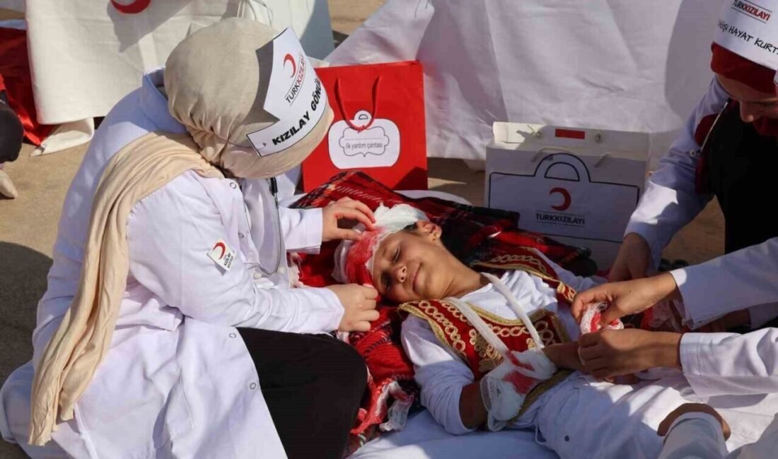 MERSİN (İHA) – Mersin’in Bozyazı ilçesinde Kızılay Haftası, Tekmen Ortaokulunda