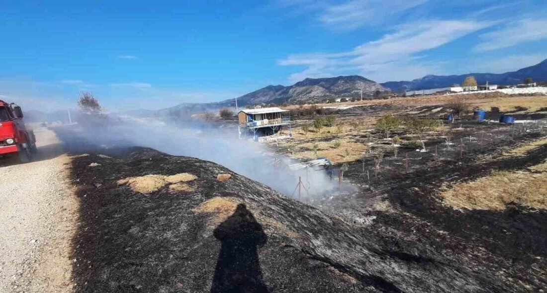Burdur’un Bucak ilçesinde arazide çıkan yangın itfaiye ekipleri tarafından söndürüldü.