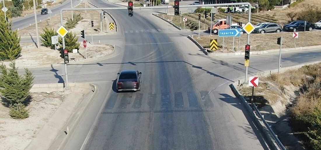 Burdur’da dron destekli trafik uygulamasında 14 araca ve sürücüsüne trafik