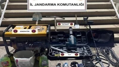 Burdur’da jandarma ekiplerince gerçekleştirilen operasyonlarda çok sayıda kaçak malzeme ele