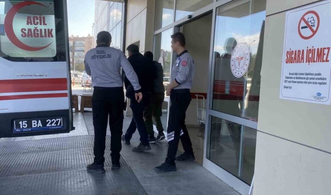 Burdur’da kereste fabrikasından çalışan işçi hisar makinesine kolunu kaptırarak ağır