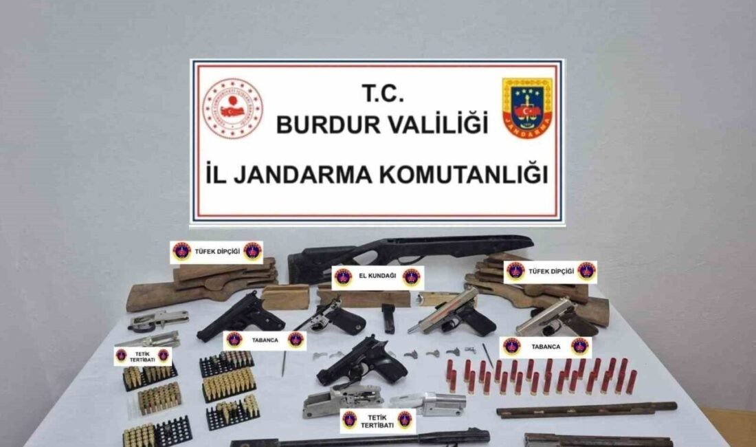 Burdur’da jandarma ekipleri tarafından kaçakçılık ve organize suçlara yönelik düzenlenen