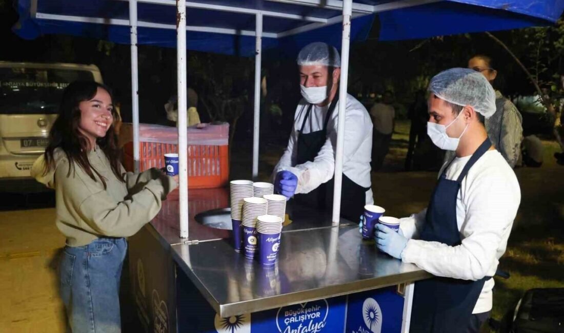 Antalya Büyükşehir Belediyesi, sınav haftası başlayan Akdeniz Üniversitesi öğrencilerine sıcak