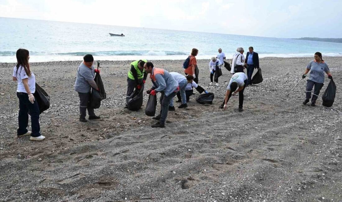 Kemer Belediyesi tarafından “Daha Temiz Bir Kemer” sloganıyla Çamyuva Sahili’nde