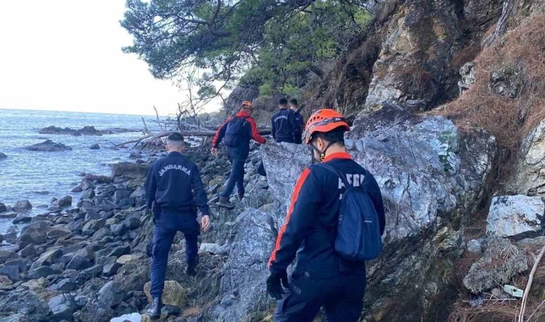 Antalya’nın Kemer ilçesinde dağlık alanda mahsur kalan bir kişi, AFAD