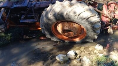 Antalya’nın Serik ilçesinde traktörün devrilmesi sonucu altında kalan sürücü olay