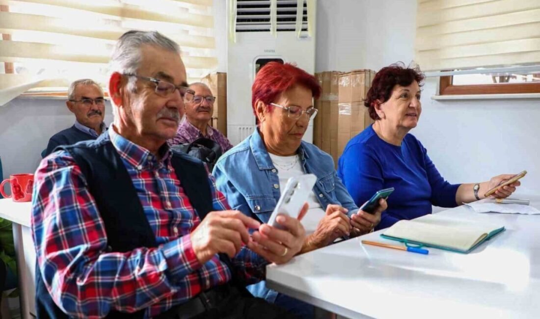 Antalya Büyükşehir Belediyesi, Aktif Yaşlı Merkezi’nde 60 yaş üstü bireylere