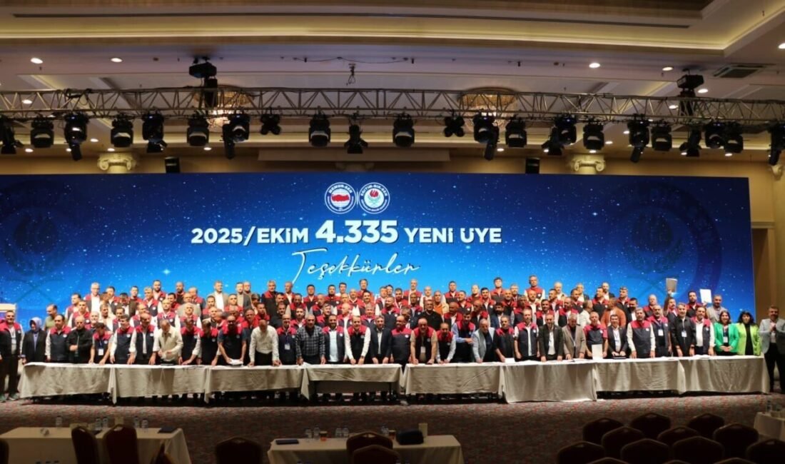 Eğitim-Bir-Sen Adana Şubesi, güçlü temsil ve üye kazanımdaki başarılarıyla ödüllendirildi.