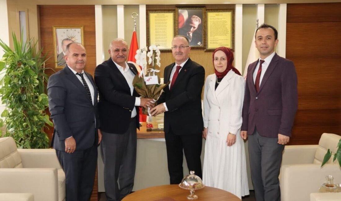 Eğitim Bir Sen Antalya Şube Başkanı Eyüp Bülent Miran ve