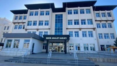 Antalya’nın Serik ilçesinde “rüşvet” soruşturması kapsamında gözaltına alınan eski CHP