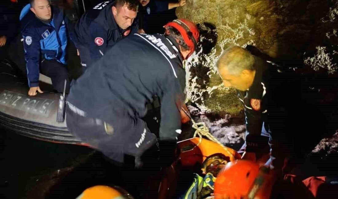 Antalya’da yaklaşık 35 metrelik falezlerden düşen şahıs AFAD ve itfaiye