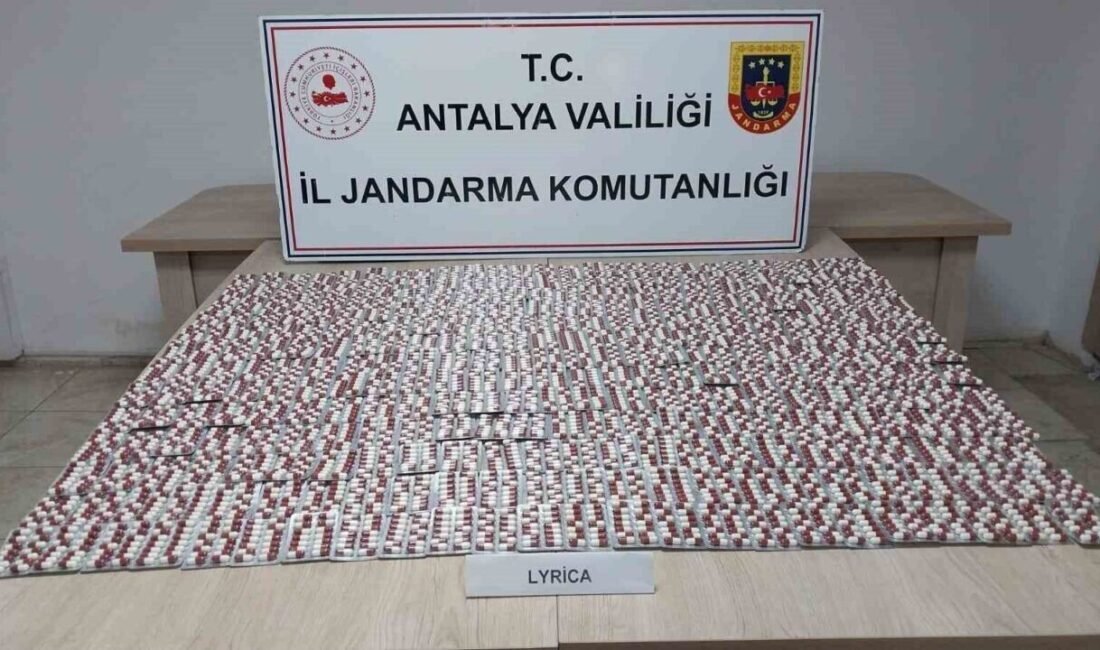 Antalya’nın Finike ilçesinde jandarmanın gerçekleştirdiği uyuşturucu operasyonunda 2 bin 184