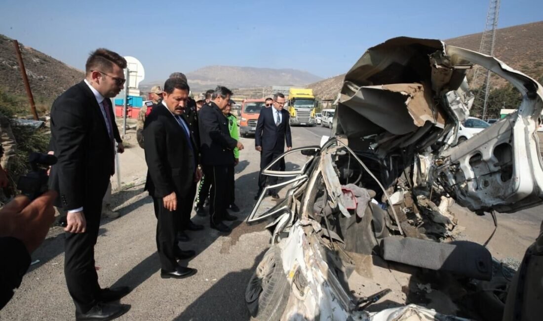 Hatay’da freni arızalanan kamyon, ışıkta bekleyen 8 araca çarparken kazada
