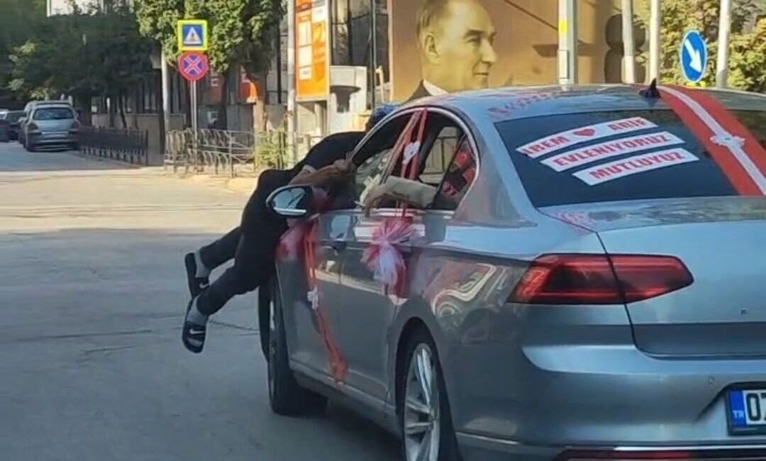 Adana’da gelin arabasının önünü kesip para isteyen bir kişinin, verilen