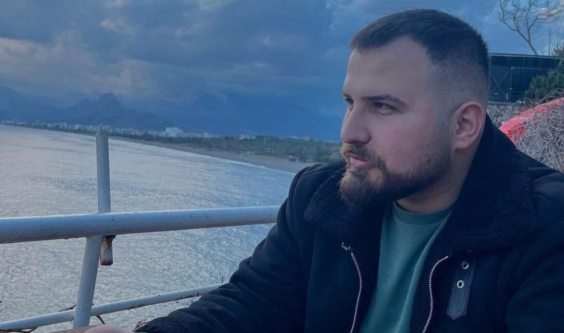 Antalya’da görev yaptığı otelin önünde alkol alıp gürültü yaptığı gerekçesiyle