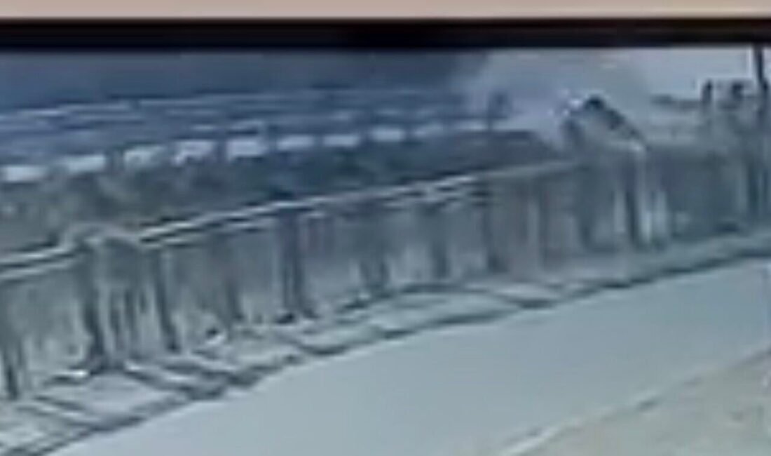 Adana’da sürücüsünün direksiyon hakimiyetini kaybettiği hafif ticari araç sulama kanalına