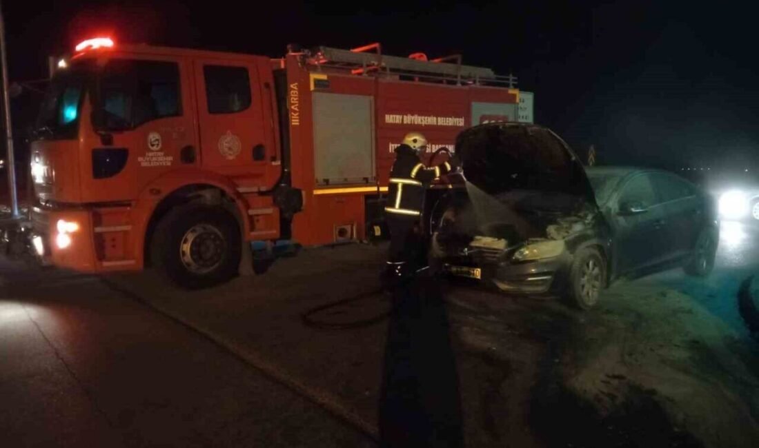 Hatay’da seyir halindeyken alevlere teslim olan otomobilde hasar oluştu. Yangın,
