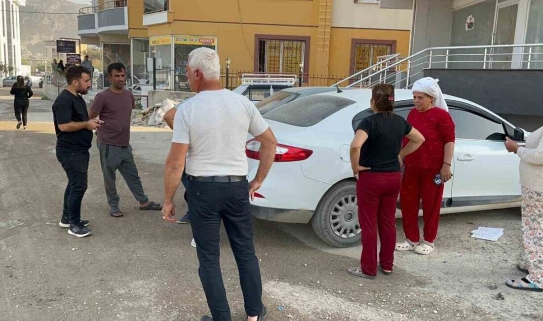 Hatay’da yaşanan 3.9 büyüklüğündeki depremin korkuttuğu vatandaşlar, soluğu sokakta aldılar.