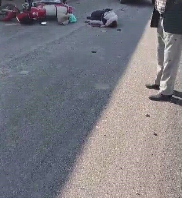 Hatay’ın Kumlu ilçesinde otomobille, motosikletin kafa kafaya çarpışmasıyla yaşanan kazada