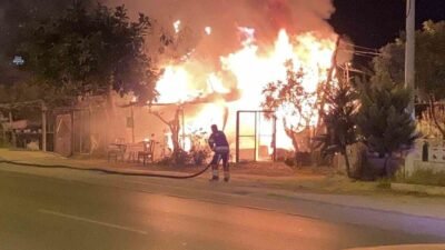 Mersin’in Erdemli ilçesinde petrol istasyonuna yakın bir noktada, içinde mutfak