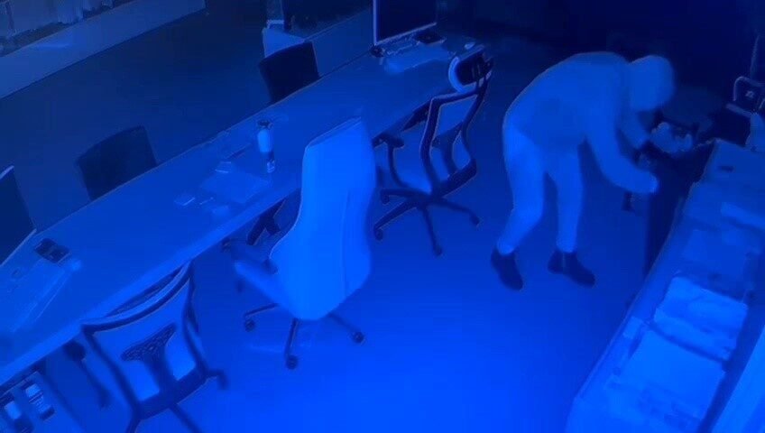 Antalya’nın Manavgat ilçesinde bir işyerinin çelik kasasından 1 milyon TL