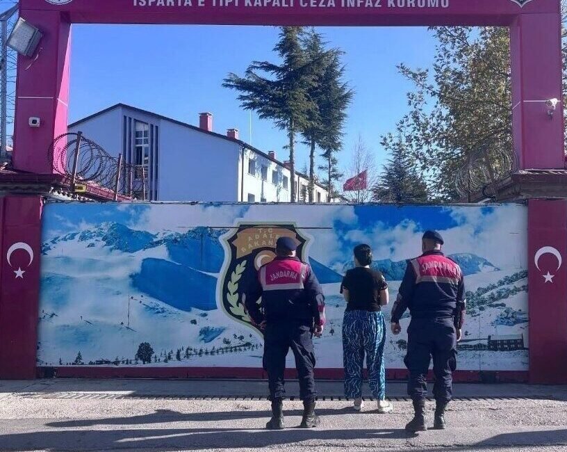 Isparta’da ’birden fazla kişi tarafından birlikte silahla tehdit’ suçundan 16