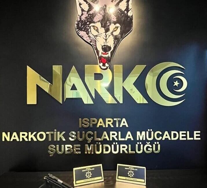 Isparta’da düzenlenen operasyonda çeşitli miktarda uyuşturucu madde ve ruhsatsız silah